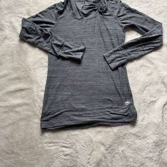 Roots Lightweight Hoodie – Size XS | Cozy Comfort | Athleisure Essential | - Picture 3 of 7